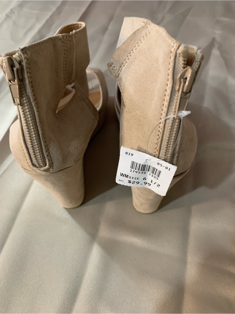 Christian Siriano Beige Suede Open-Toe Block Heels  b1/11 - Picture 5 of 7